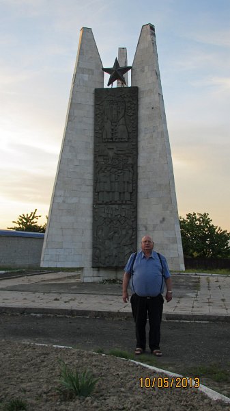 420 Ukraine communist monument.JPG -                                